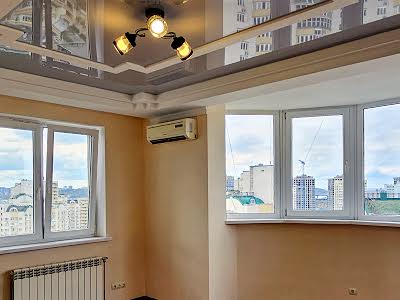 квартира за адресою Анни Ахматової вул., 48