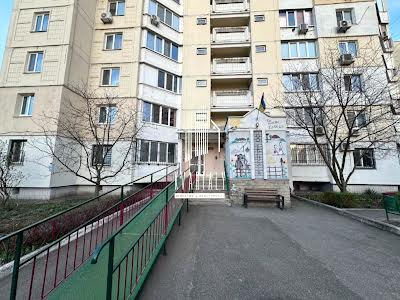 квартира за адресою Федора Ернста вул., 8
