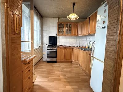 квартира за адресою Братиславська вул., 44/2