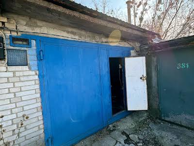 комерційна за адресою Межигірського Спасу вул., 68