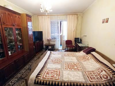 квартира за адресою Леоніда Бикова бульв., 4
