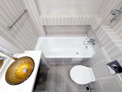 квартира за адресою Дегтярна вул., 31