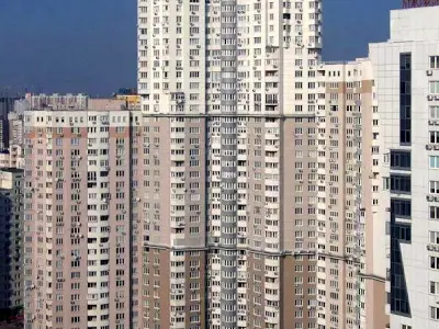 коммерческая по адресу Срібнокільська, 1