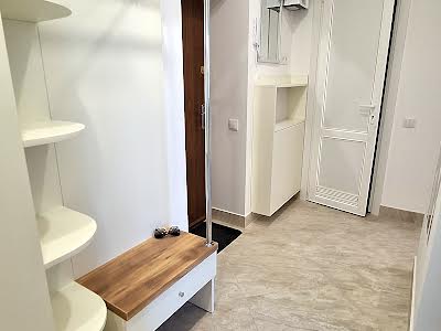 квартира за адресою Івана Миколайчука вул., 10