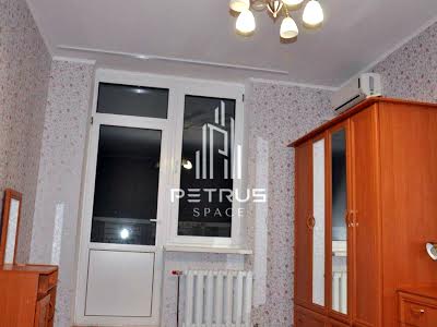 квартира за адресою Олени Пчілки вул., 2