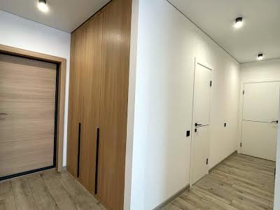 квартира за адресою Космічна вул., 5