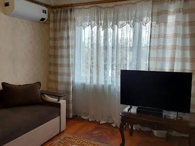 квартира за адресою Комарова вул., 13