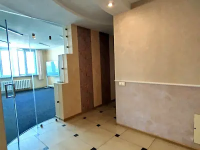 коммерческая по адресу Срібнокільська, 1