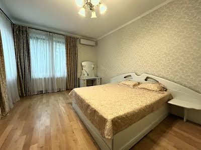 квартира за адресою Юліана Захарієвича вул., 2