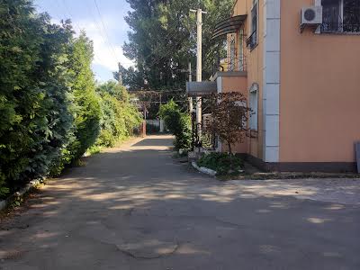 комерційна за адресою Балукова вул., 7б