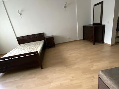 квартира за адресою Раїси Окіпної вул., 8