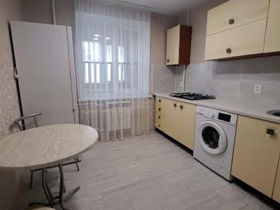 квартира за адресою вул. Озерна, 17