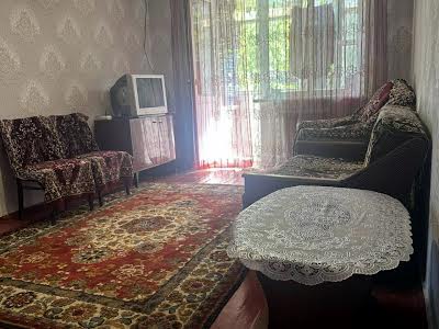 квартира по адресу Строителей ул., 27