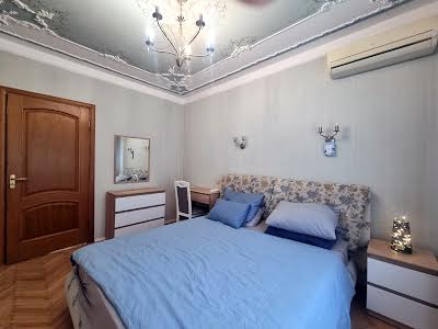 квартира за адресою Панаса Мирного вул., 11