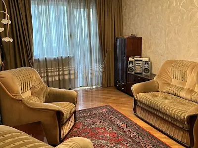 квартира за адресою Довженка вул., 1