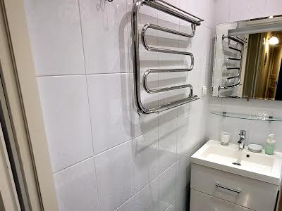 квартира за адресою Патріарха Мстислава Скрипника вул., 11
