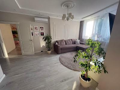 квартира за адресою Ревуцького вул., 7-В