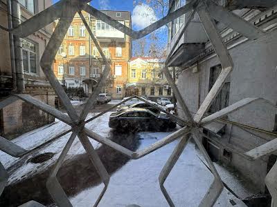 комерційна за адресою Тараса Шевченка бульв., 46-А