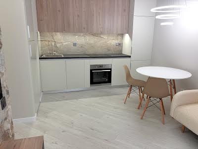 квартира за адресою Краснова вул., 3