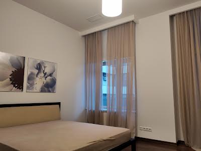 квартира за адресою Короленка, 25