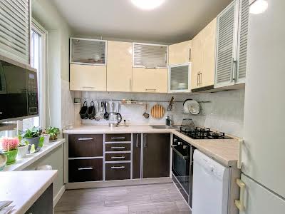 квартира за адресою Космонавта Поповича вул. (Космонавта Волкова), 20-А