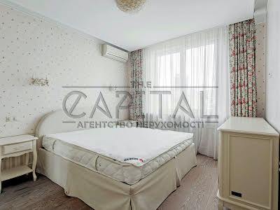 квартира за адресою Шота Руставелі вул., 44