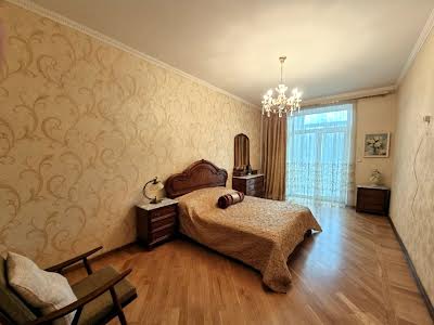 квартира за адресою Італійський бульв., 18