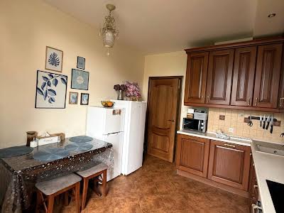 квартира за адресою Регенераторна вул., 4