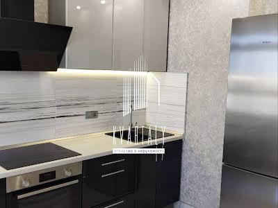 квартира за адресою Драгоманова вул., 10