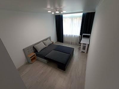 квартира за адресою Тролейбусна вул., 4