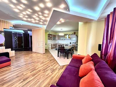 квартира за адресою Анни Ахматової вул., 13
