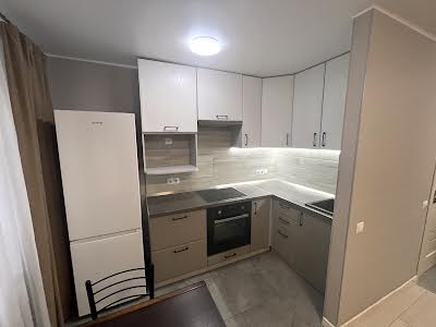 квартира за адресою Верховинна вул., 81
