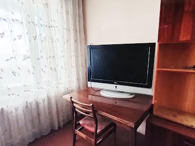 квартира за адресою Богатирська вул., 4
