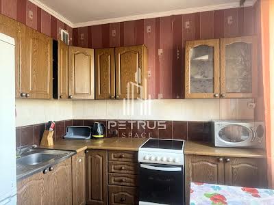 квартира за адресою Анни Ахматової вул., 14-Б