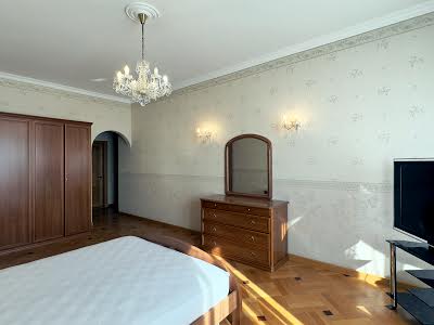 квартира за адресою Дмитрівська вул., 13а