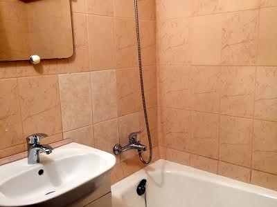 квартира за адресою Каштанова вул., 8-Б