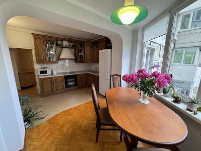 квартира за адресою Анни Ахматової вул., 6