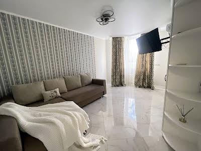 квартира за адресою Братська вул., 12
