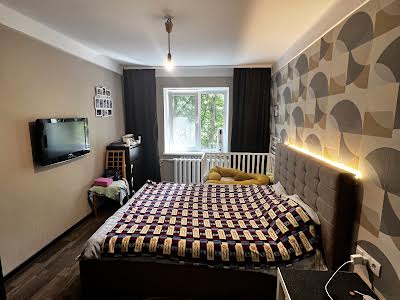 квартира за адресою Романа Ратушного вул. (Волгоградська), 33