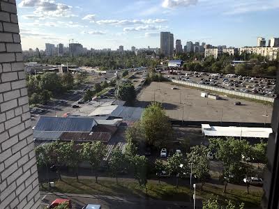 квартира за адресою Ревуцького вул., 5