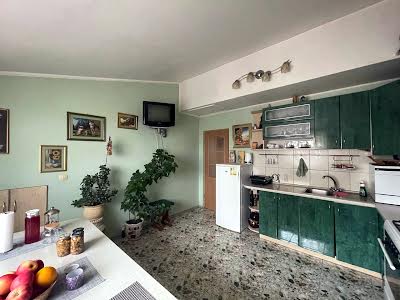 квартира за адресою Коновальця вул., 3