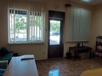 комерційна за адресою Космонавтів вул., 31