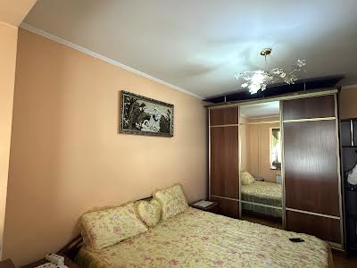 квартира за адресою Івана Миколайчука вул., 12