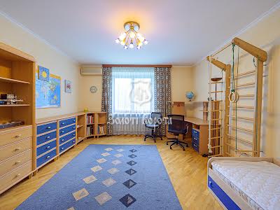 квартира за адресою Богатирська вул., 18а