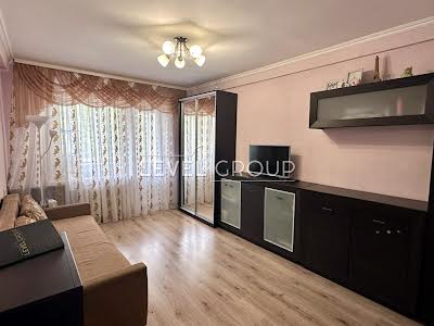 квартира за адресою Воскресенська вул., 7