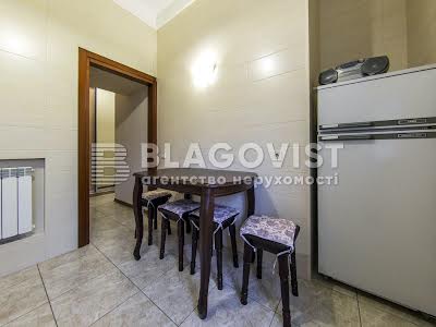 квартира по адресу Кловский спуск, 4