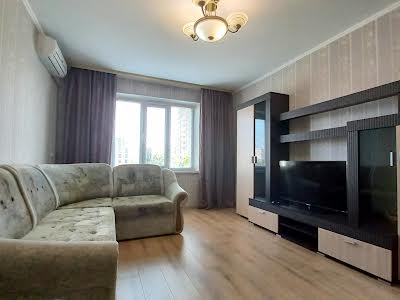 квартира за адресою Автозаводська вул., 81