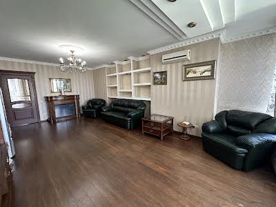 квартира за адресою Ахматова, 30
