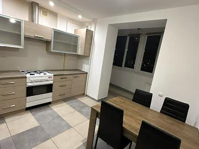квартира за адресою Юнаківа, 8