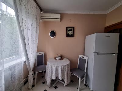 квартира за адресою Панаса Мирного вул., 11
